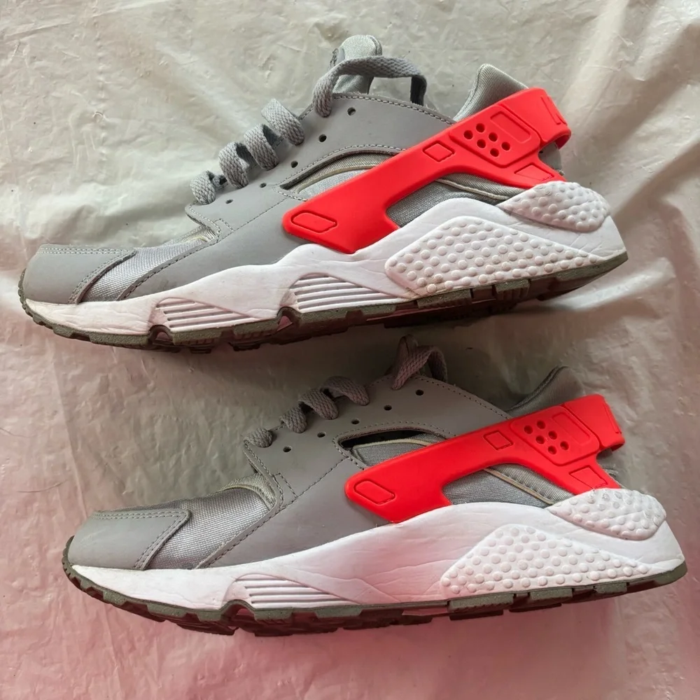 Nike Huarache Run Pure Platinum- lava glow Gray and Pink SZ 8.5 Worn 1X Indoors